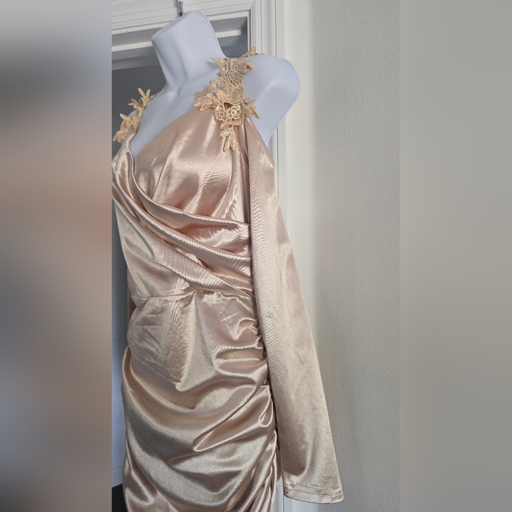 NWT VaVaBold Appliques Detail Cold Shoulder Ruched Side Dress Satin - Picture 4 of 11